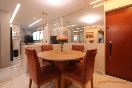 Apartamento à venda com 57m², 2 quartos e 1 vagaSala de Jantar