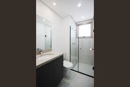 Banheiro de kitnet/studio para alugar com 1 quarto, 30m² em Indianópolis, São Paulo