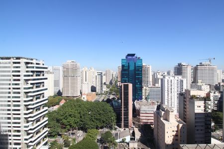 Vista de kitnet/studio para alugar com 1 quarto, 30m² em Indianópolis, São Paulo