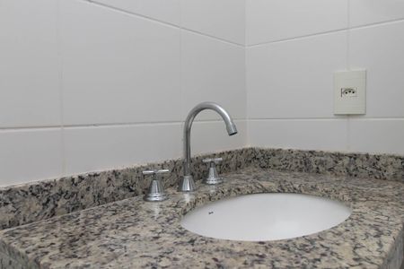 Banheiro do Quarto 2 de apartamento à venda com 2 quartos, 51m² em Teresópolis, Porto Alegre