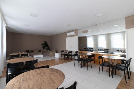 Apartamento à venda com 51m², 2 quartos e 1 vaga Apartamento à venda com 51m², 2 quartos e 1 vagaÁrea comum - Salão de festas