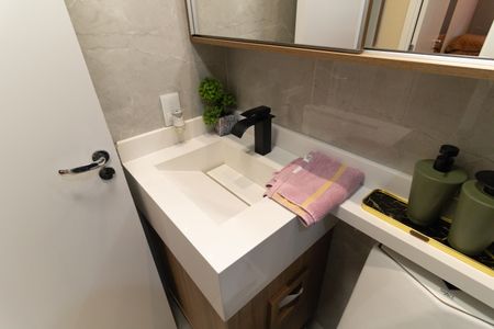 Banheiro  de apartamento à venda com 2 quartos, 40m² em Vila Água Funda, São Paulo