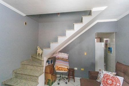 Casa de condomínio para alugar com 80m², 2 quartos e 1 vaga Casa de condomínio para alugar com 80m², 2 quartos e 1 vagaEscada
