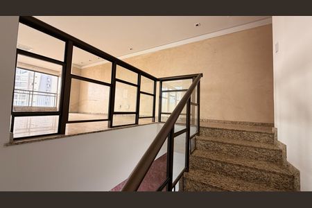 Apartamento para alugar com 302m², 4 quartos e 3 vagasEscada