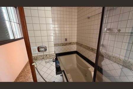 Apartamento para alugar com 302m², 4 quartos e 3 vagasBanheiro da Suíte 4