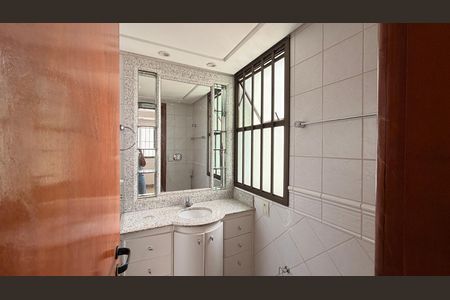 Apartamento para alugar com 302m², 4 quartos e 3 vagasBanheiro da Suíte 1