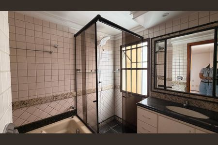 Apartamento para alugar com 302m², 4 quartos e 3 vagasBanheiro da Suíte 4