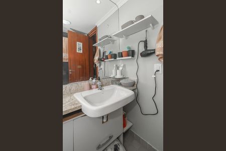 Banheiro de apartamento à venda com 3 quartos, 67m² em Jardim Carvalho, Porto Alegre