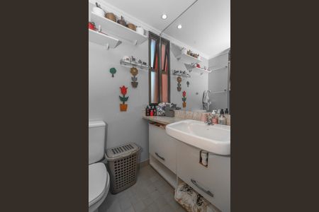 Banheiro de apartamento à venda com 3 quartos, 67m² em Jardim Carvalho, Porto Alegre