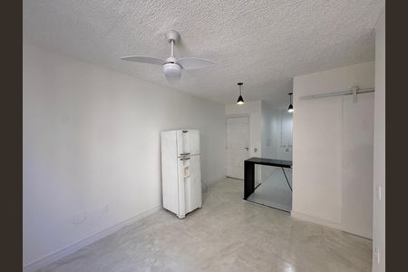 Apartamento para alugar com 44m², 3 quartos e sem vaga Apartamento para alugar com 44m², 3 quartos e sem vagaSala