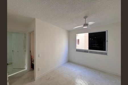 Sala de apartamento para alugar com 3 quartos, 44m² em Vargem Pequena, Rio de Janeiro