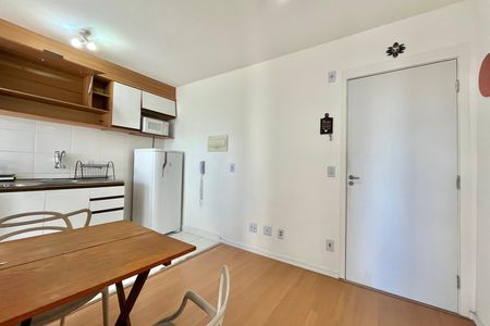 Sala de apartamento para alugar com 2 quartos, 34m² em Jardim Itacolomi, São Paulo