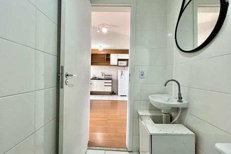 Banheiro de apartamento para alugar com 2 quartos, 34m² em Jardim Itacolomi, São Paulo
