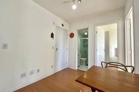 Sala de apartamento para alugar com 2 quartos, 34m² em Jardim Itacolomi, São Paulo