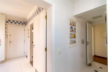 Apartamento à venda com 170m², 3 quartos e 3 vagas Apartamento à venda com 170m², 3 quartos e 3 vagasÁrea de Serviço