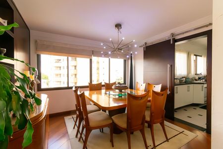 Apartamento à venda com 170m², 3 quartos e 3 vagas Apartamento à venda com 170m², 3 quartos e 3 vagasSala de Jantar