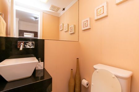 Apartamento à venda com 170m², 3 quartos e 3 vagas Apartamento à venda com 170m², 3 quartos e 3 vagasLavabo