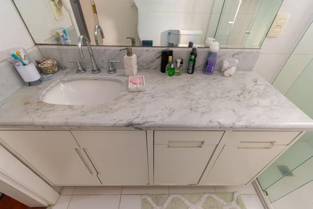 Apartamento à venda com 170m², 3 quartos e 3 vagas Apartamento à venda com 170m², 3 quartos e 3 vagasBanheiro social