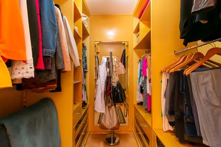 Apartamento à venda com 170m², 3 quartos e 3 vagas Apartamento à venda com 170m², 3 quartos e 3 vagasCloset da Suíte