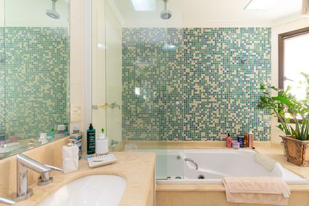 Apartamento à venda com 170m², 3 quartos e 3 vagas Apartamento à venda com 170m², 3 quartos e 3 vagasBanheiro da Suíte