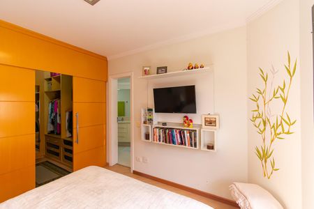 Apartamento à venda com 170m², 3 quartos e 3 vagas Apartamento à venda com 170m², 3 quartos e 3 vagasSuíte