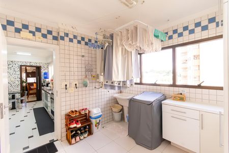 Apartamento à venda com 170m², 3 quartos e 3 vagas Apartamento à venda com 170m², 3 quartos e 3 vagasÁrea de Serviço