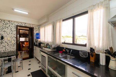 Apartamento à venda com 170m², 3 quartos e 3 vagas Apartamento à venda com 170m², 3 quartos e 3 vagasCozinha