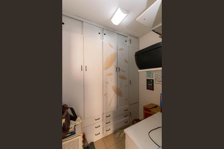 Apartamento à venda com 170m², 3 quartos e 3 vagas Apartamento à venda com 170m², 3 quartos e 3 vagasQuarto de Serviço