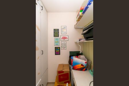 Apartamento à venda com 170m², 3 quartos e 3 vagas Apartamento à venda com 170m², 3 quartos e 3 vagasQuarto de Serviço