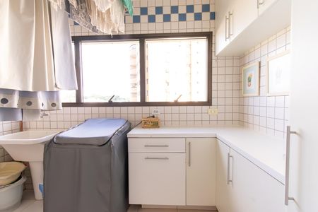 Apartamento à venda com 170m², 3 quartos e 3 vagas Apartamento à venda com 170m², 3 quartos e 3 vagasÁrea de Serviço
