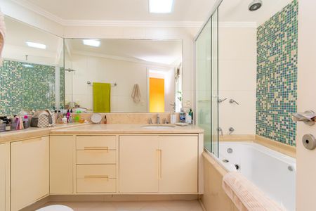 Apartamento à venda com 170m², 3 quartos e 3 vagas Apartamento à venda com 170m², 3 quartos e 3 vagasBanheiro da Suíte
