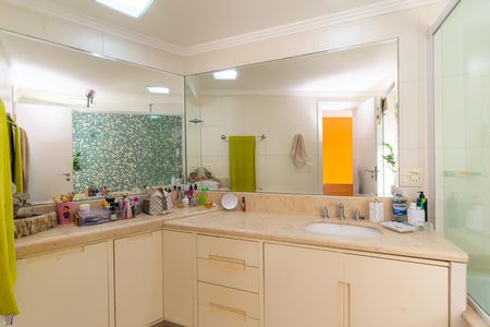 Apartamento à venda com 170m², 3 quartos e 3 vagas Apartamento à venda com 170m², 3 quartos e 3 vagasBanheiro da Suíte