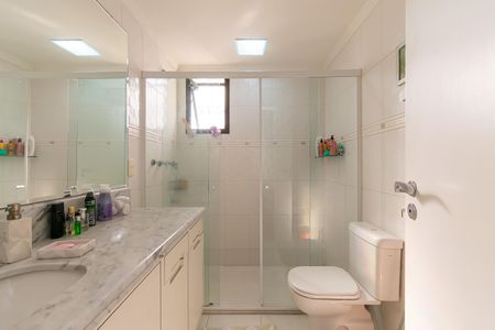 Banheiro social de apartamento à venda com 3 quartos, 170m² em Jardim Avelino, São Paulo