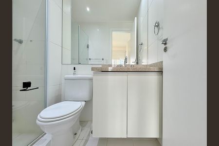 Banheiro Suíte  de apartamento para alugar com 1 quarto, 49m² em Campo Belo, São Paulo