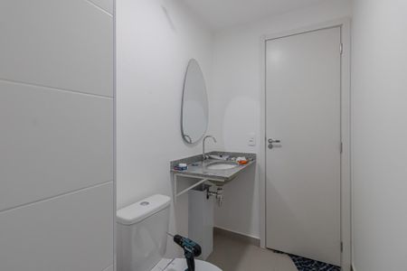 Banheiro de kitnet/studio para alugar com 1 quarto, 27m² em Indianópolis, São Paulo