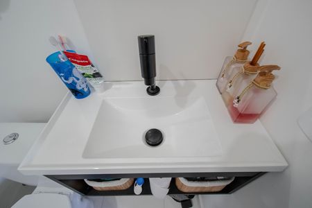 Banheiro de kitnet/studio à venda com 1 quarto, 24m² em Bela Vista, São Paulo