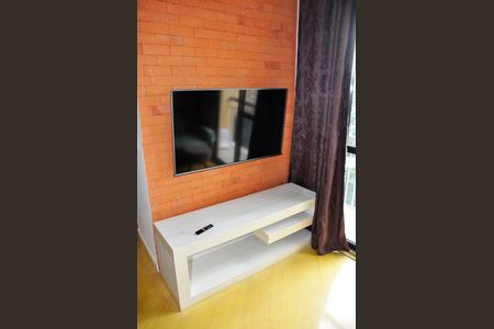 Detalhe - Sala e Sala de Jantar de apartamento para alugar com 2 quartos, 53m² em Conjunto Residencial Vista Verde, São Paulo