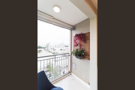Apartamento à venda com 64m², 3 quartos e 1 vaga Apartamento à venda com 64m², 3 quartos e 1 vagaVaranda