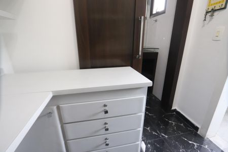 Apartamento à venda com 76m², 2 quartos e 2 vagasEscritório