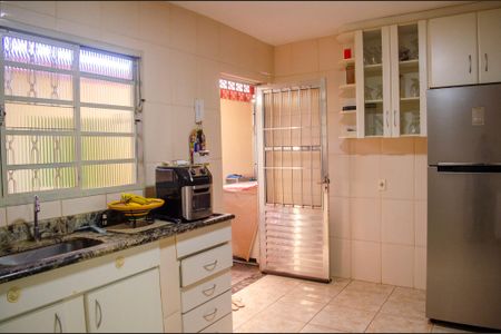 Casa à venda com 450m², 4 quartos e 5 vagas Casa à venda com 450m², 4 quartos e 5 vagasCozinha