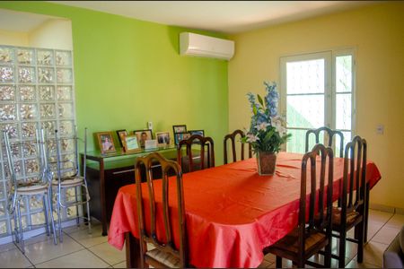 Casa à venda com 450m², 4 quartos e 5 vagas Casa à venda com 450m², 4 quartos e 5 vagasSala de Jantar