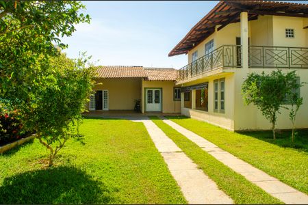 Casa à venda com 450m², 4 quartos e 5 vagas Casa à venda com 450m², 4 quartos e 5 vagasGaragem