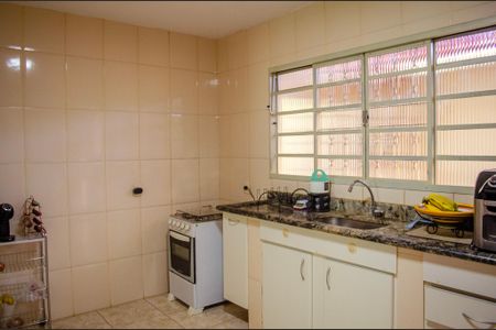 Casa à venda com 450m², 4 quartos e 5 vagas Casa à venda com 450m², 4 quartos e 5 vagasCozinha