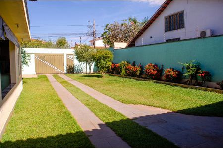 Casa à venda com 450m², 4 quartos e 5 vagas Casa à venda com 450m², 4 quartos e 5 vagasGaragem
