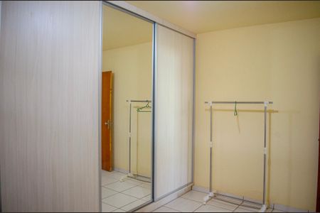 Casa à venda com 450m², 4 quartos e 5 vagas Casa à venda com 450m², 4 quartos e 5 vagasQuarto