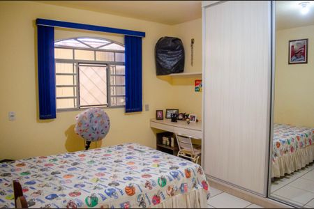 Casa à venda com 450m², 4 quartos e 5 vagas Casa à venda com 450m², 4 quartos e 5 vagasQuarto