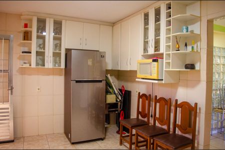 Casa à venda com 450m², 4 quartos e 5 vagas Casa à venda com 450m², 4 quartos e 5 vagasCozinha