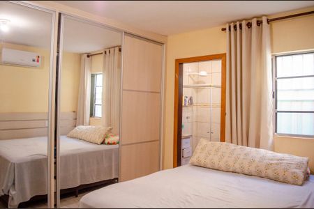 Casa à venda com 450m², 4 quartos e 5 vagas Casa à venda com 450m², 4 quartos e 5 vagasSuíte 1