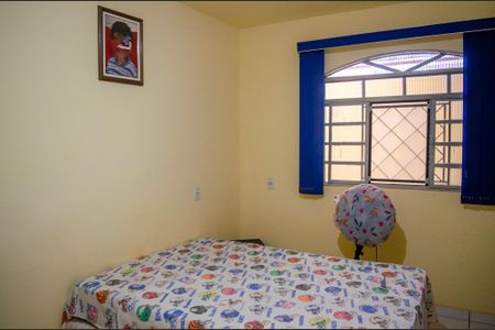 Casa à venda com 450m², 4 quartos e 5 vagas Casa à venda com 450m², 4 quartos e 5 vagasQuarto