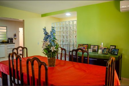 Casa à venda com 450m², 4 quartos e 5 vagas Casa à venda com 450m², 4 quartos e 5 vagasSala de Jantar